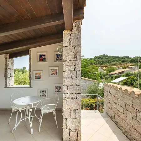 Bouganville Cala Sinzias * קסטיאדס